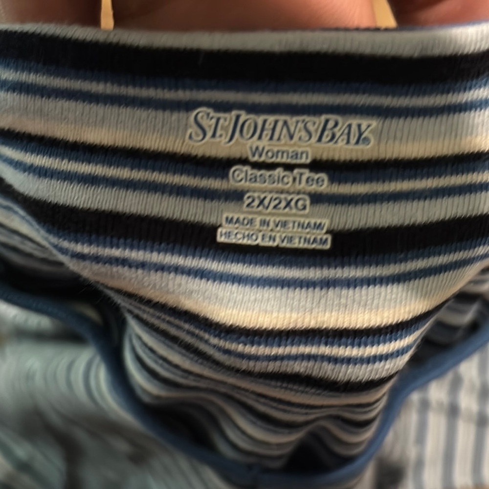 St. John's Bay White and Blue Boxy Long Sleeve Tee (A5) - Picture 2 of 2